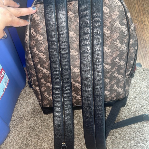 Backpack - Picture 3 of 7